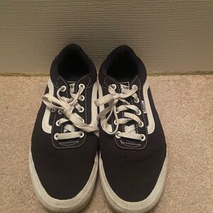 Vans Women's Sneakers - Black and White